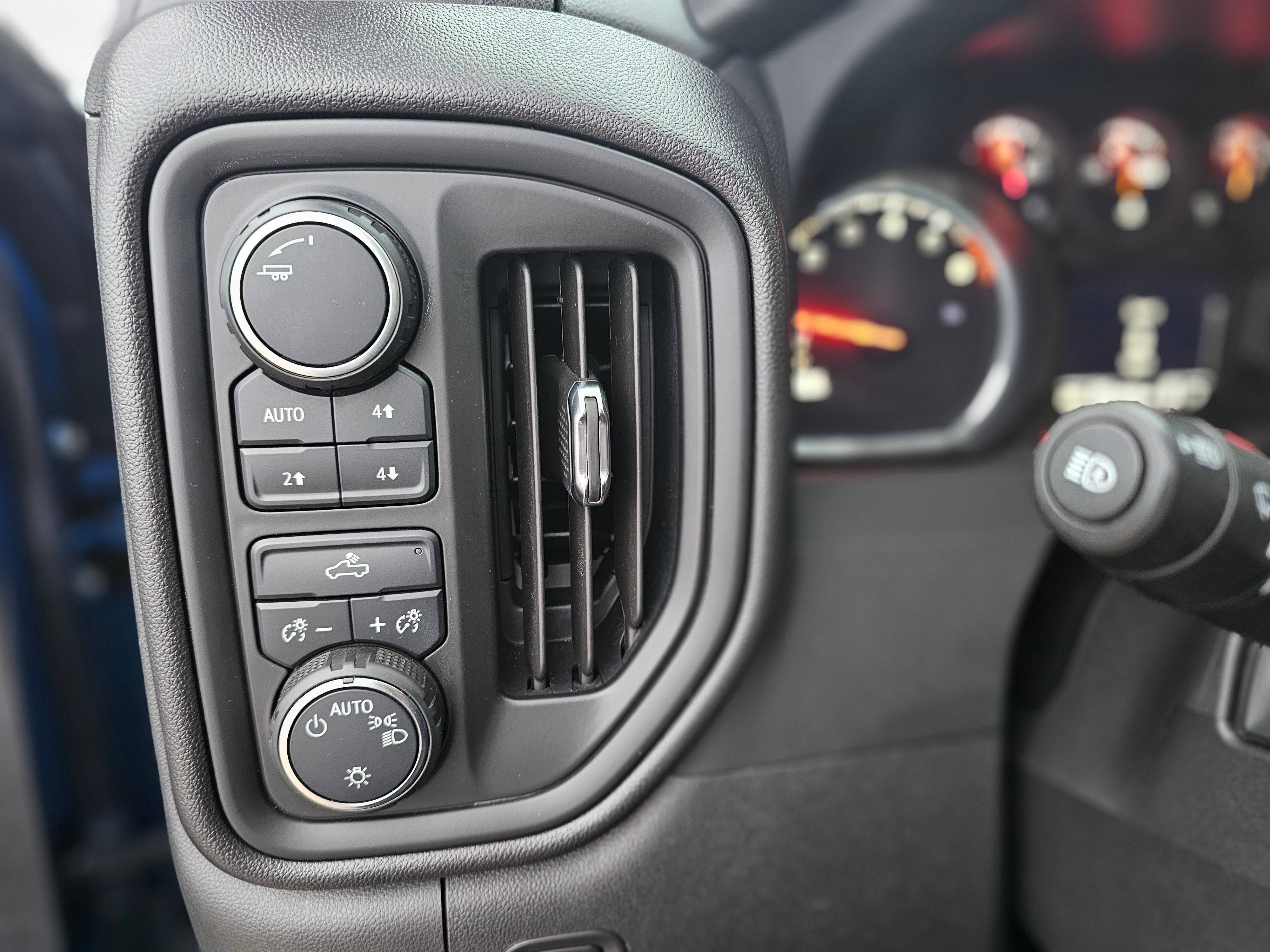 2022 Chevrolet Silverado 1500 Custom Trail Boss