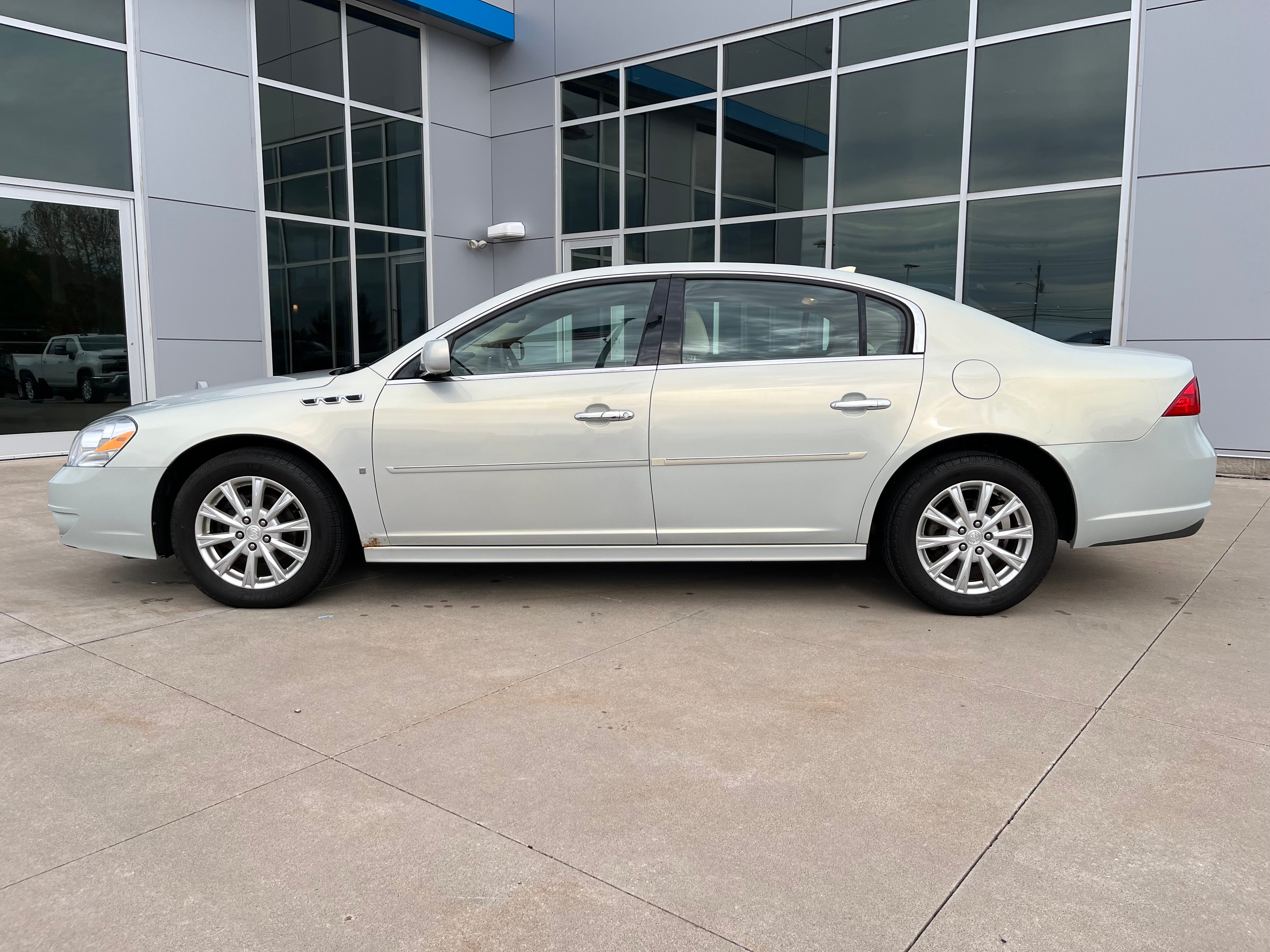 2010 Buick Lucerne CX-2 *Ltd Avail*