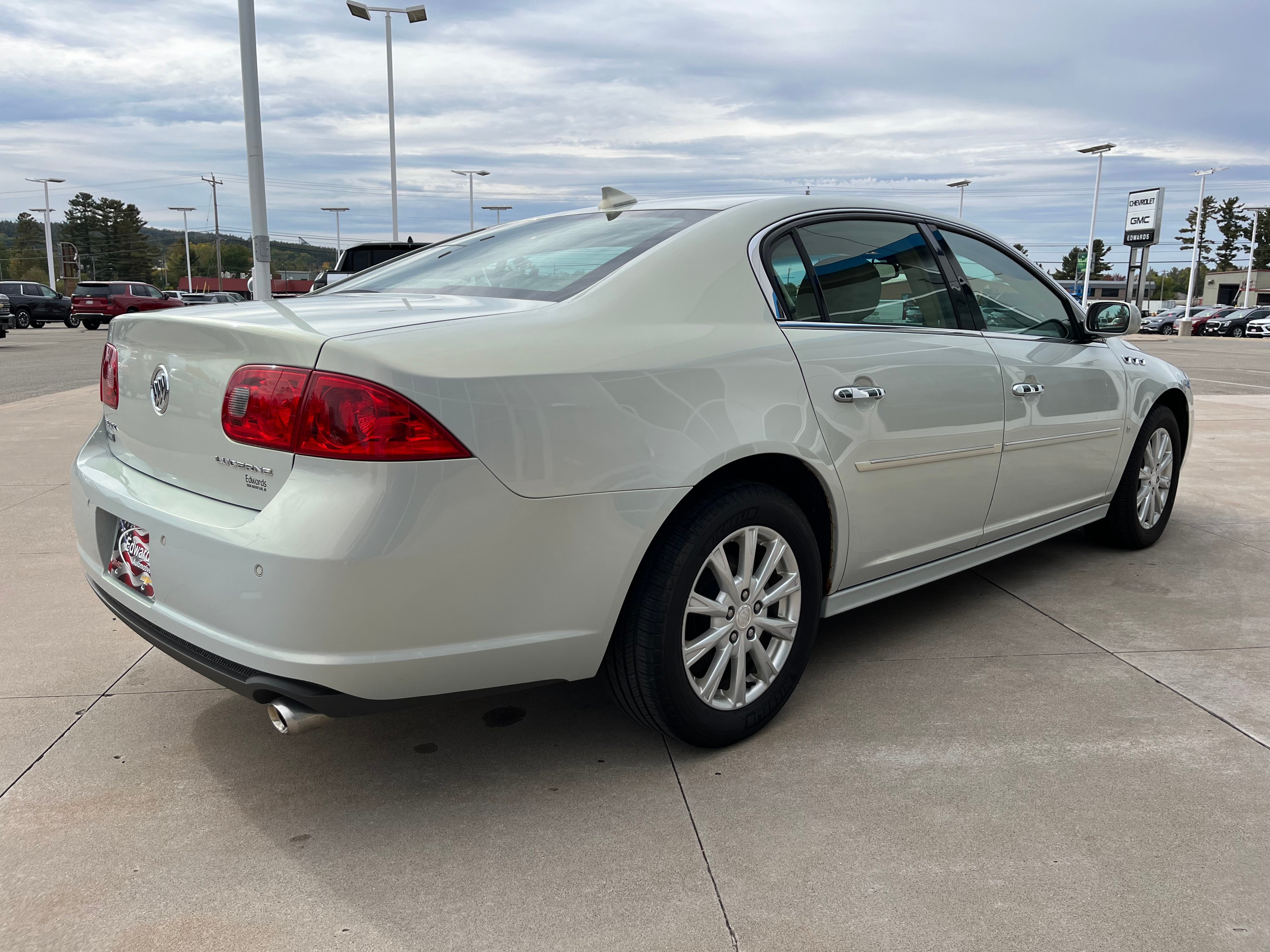 2010 Buick Lucerne CX-2 *Ltd Avail*