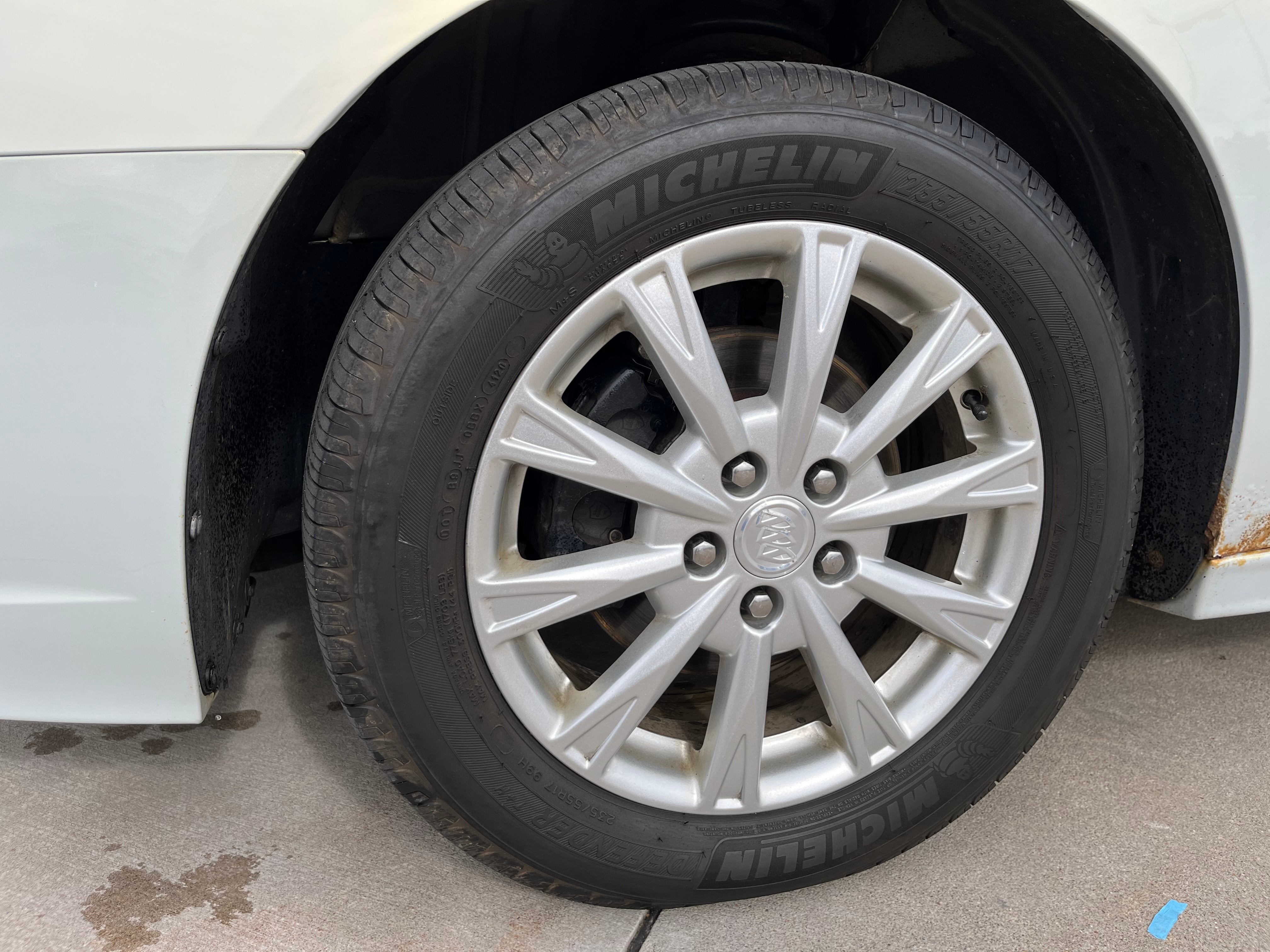 2010 Buick Lucerne CX-2 *Ltd Avail*