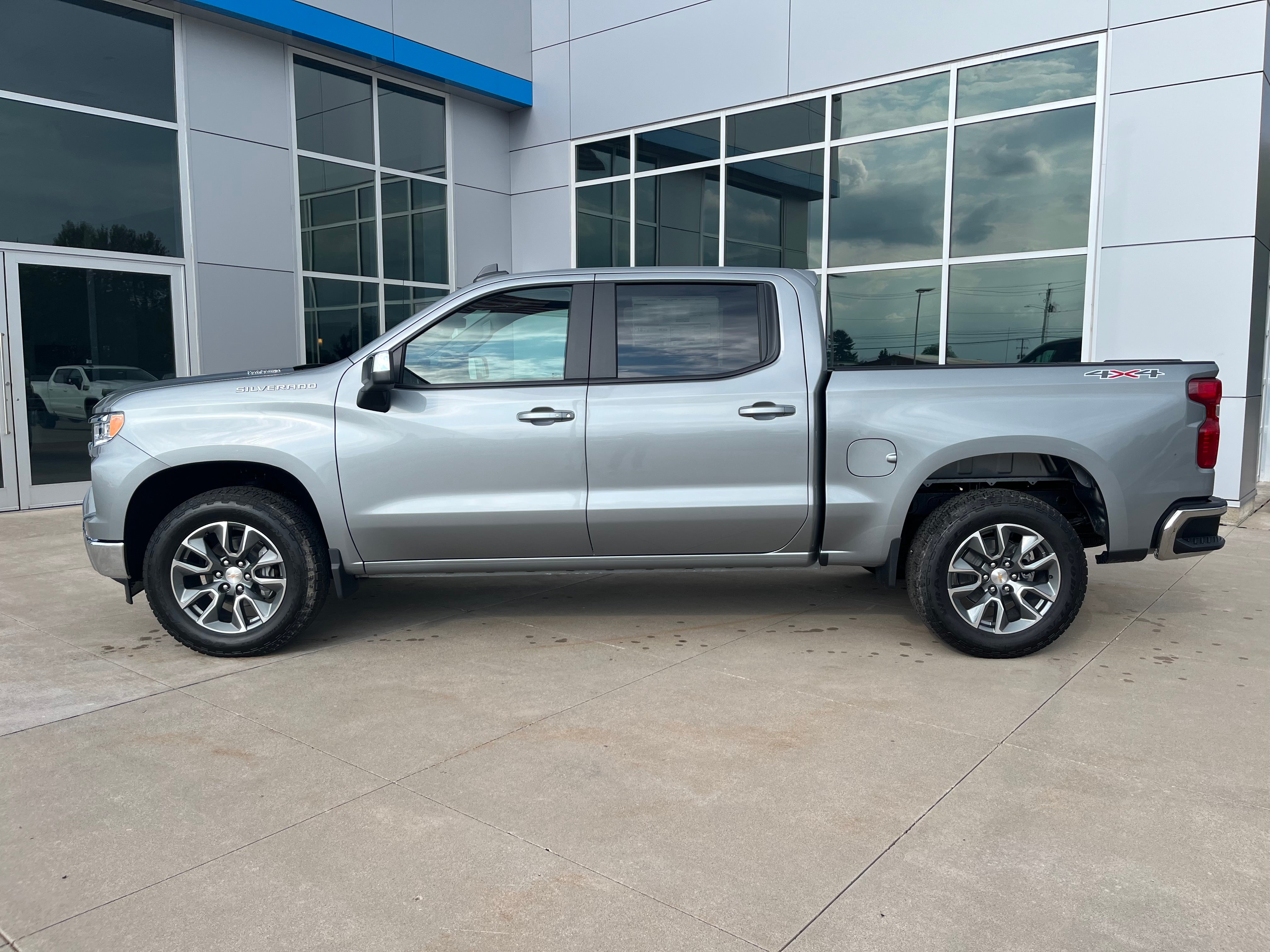 2026 Chevrolet Silverado 1500 LT (2FL)