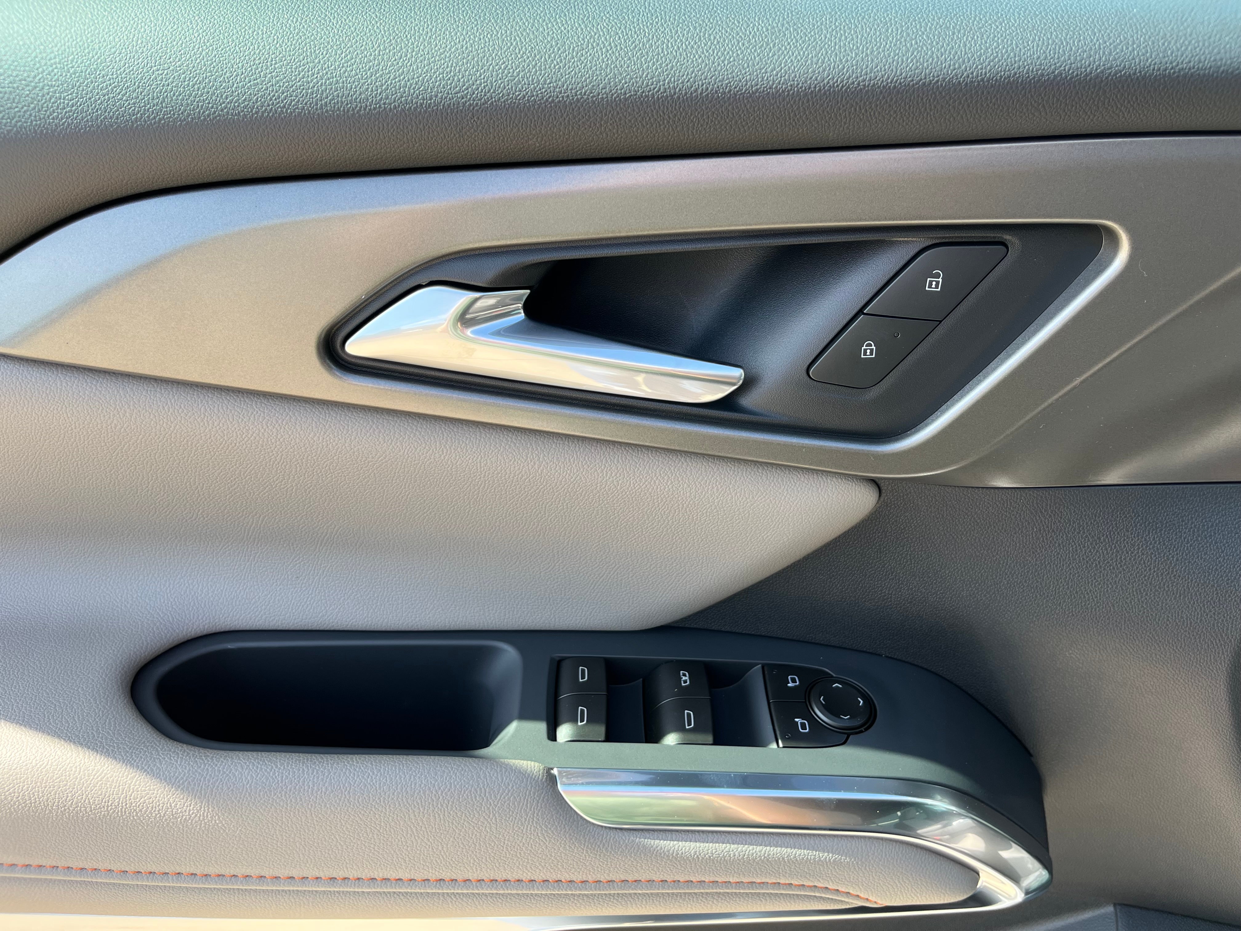 2027 Chevrolet Traverse LT - Photo 11