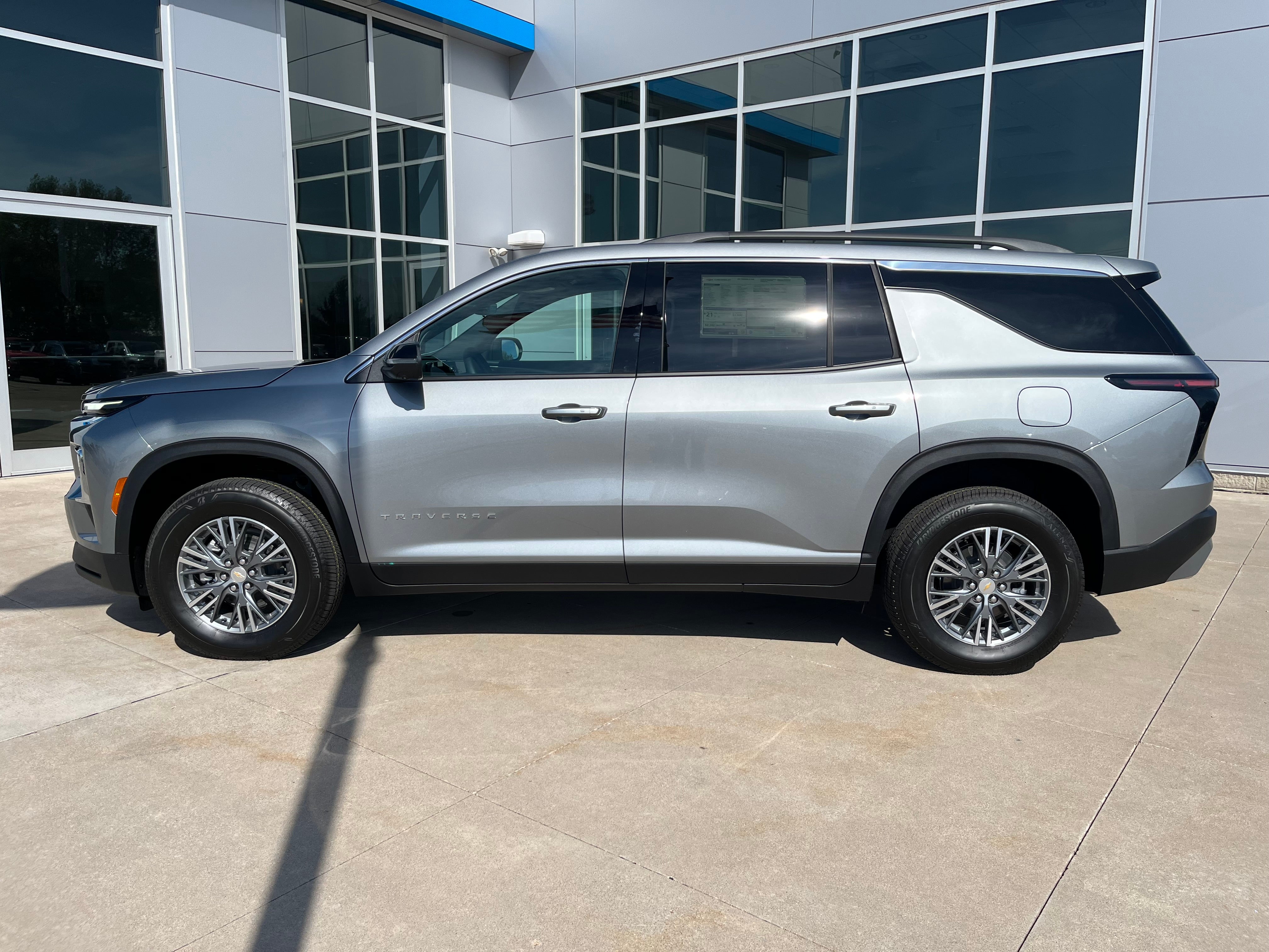2027 Chevrolet Traverse LT - Photo 2