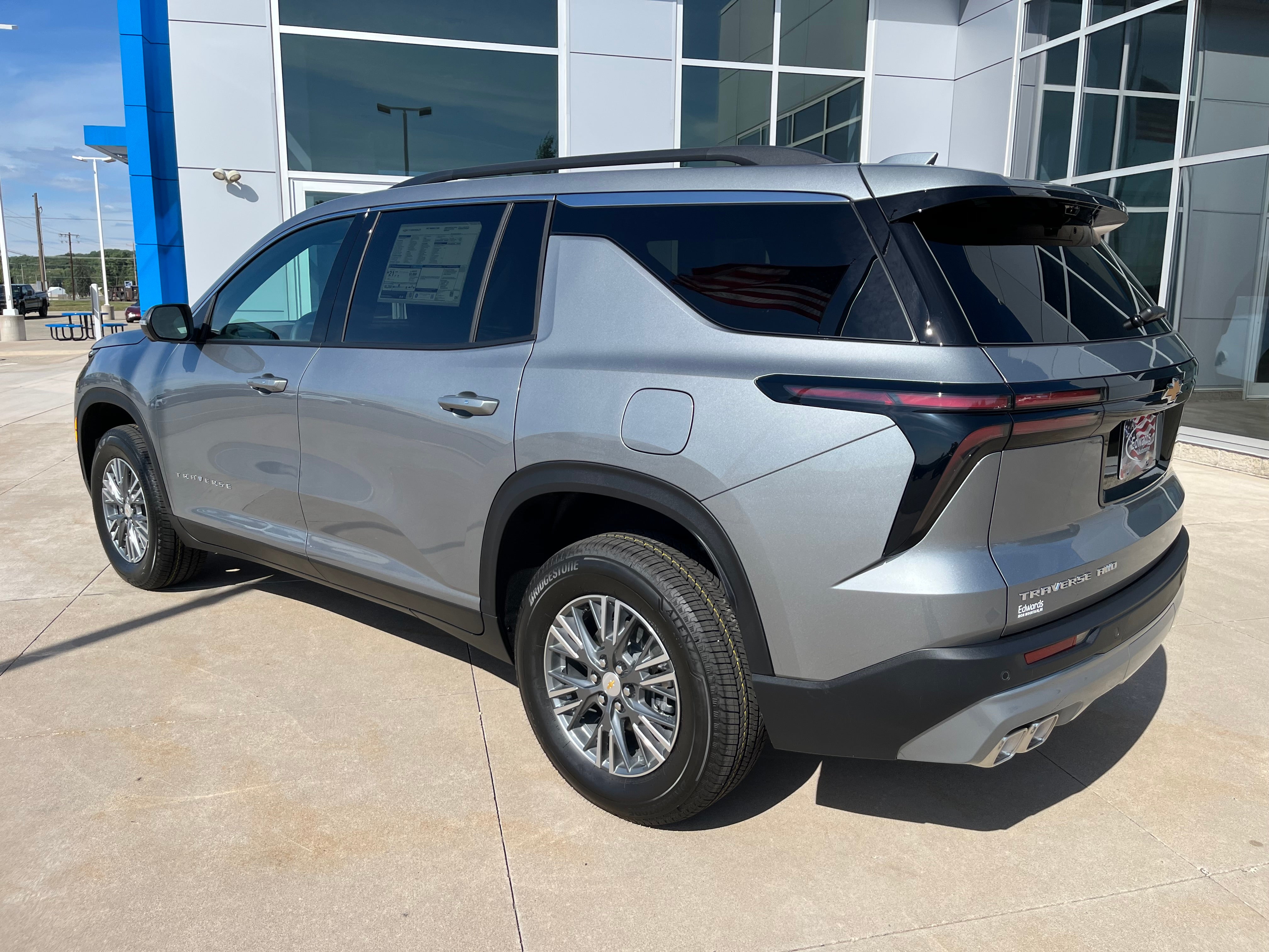 2027 Chevrolet Traverse LT - Photo 3