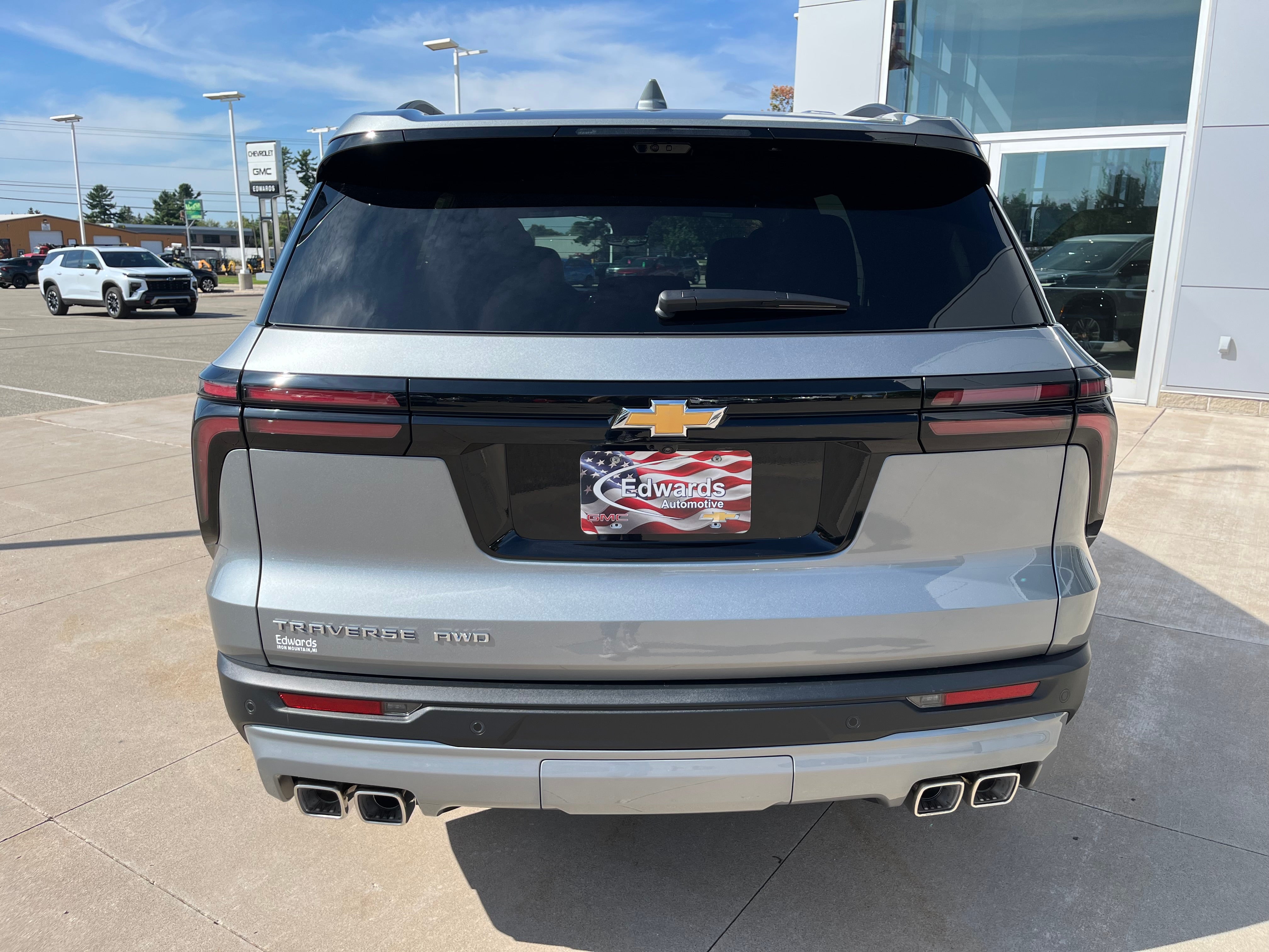 2027 Chevrolet Traverse LT - Photo 4