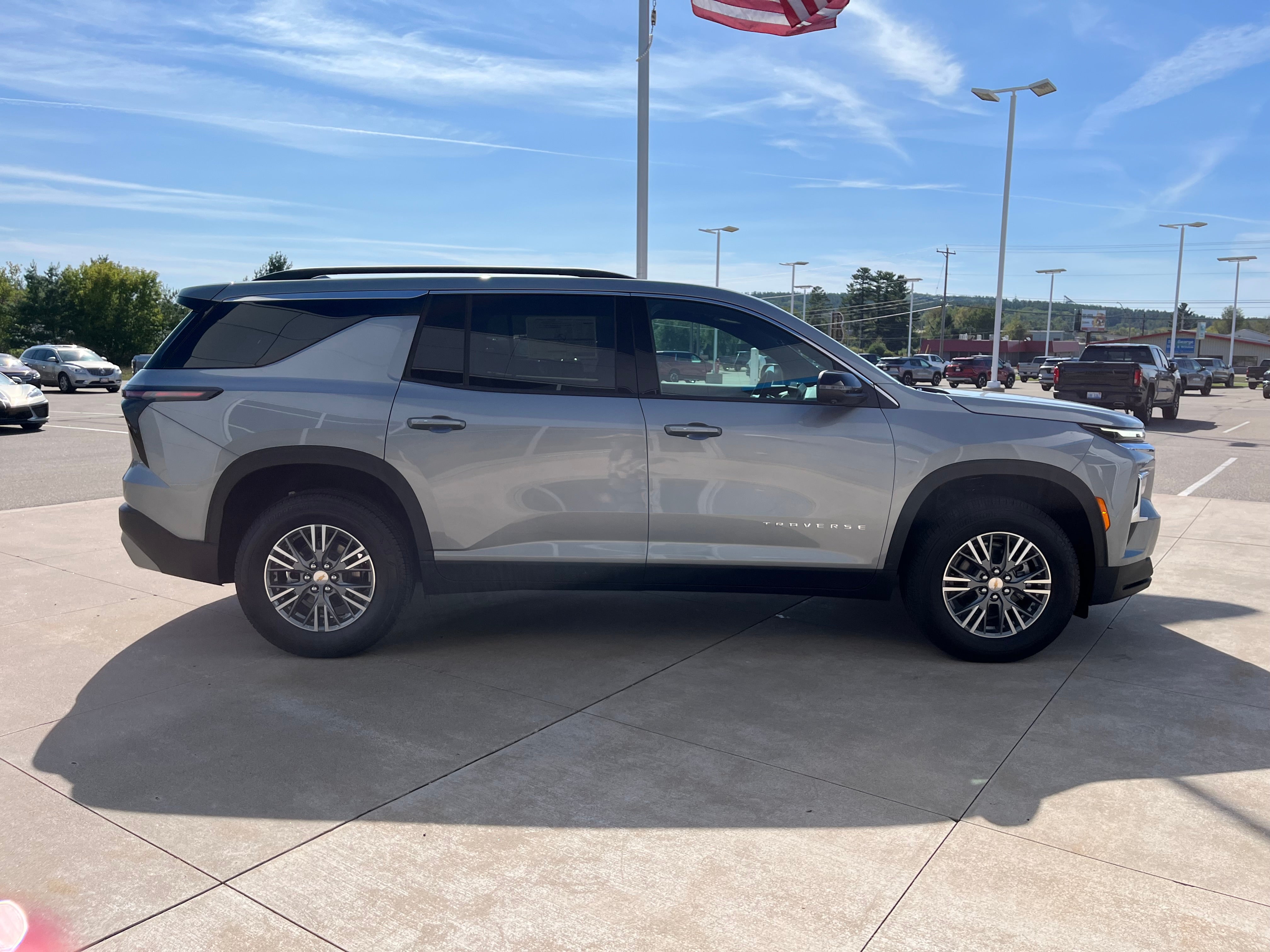 2027 Chevrolet Traverse LT - Photo 6
