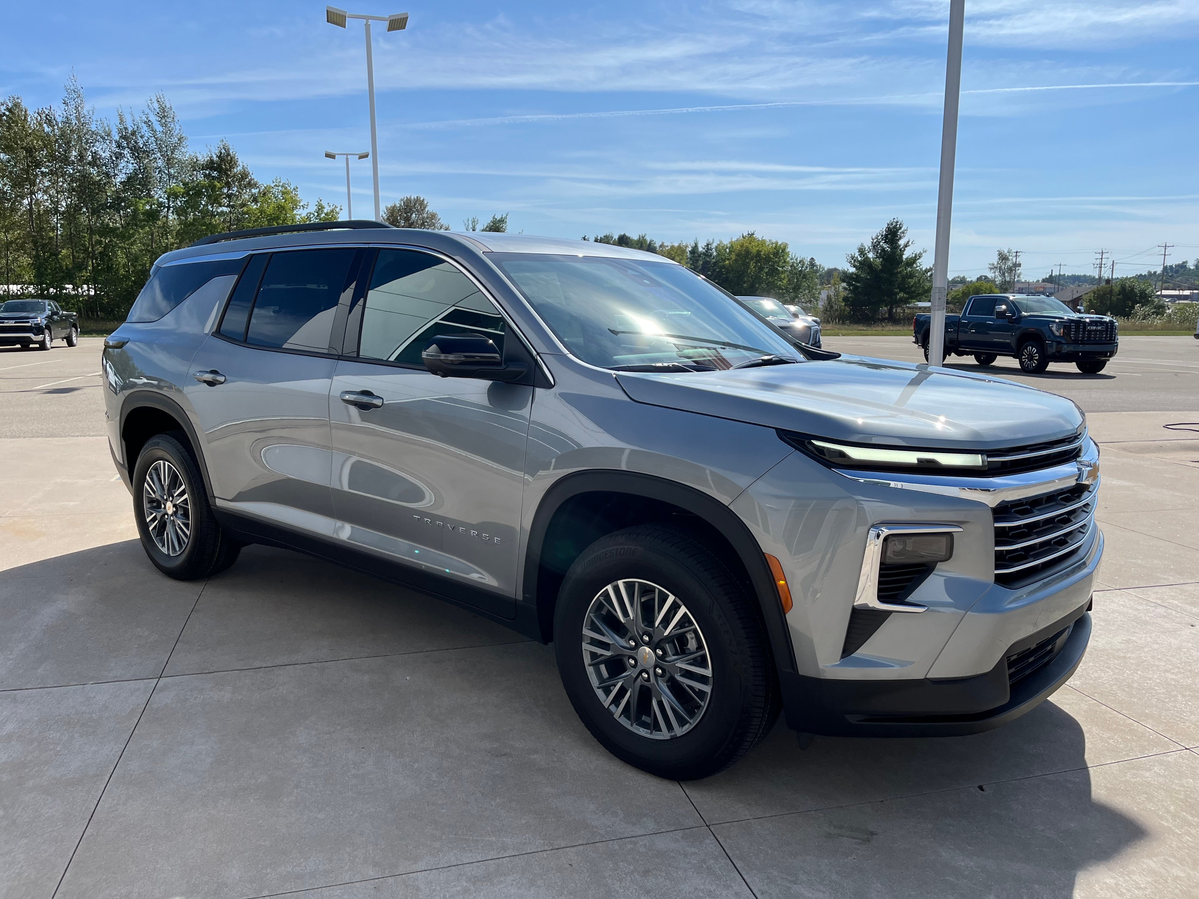 2027 Chevrolet Traverse LT - Photo 7