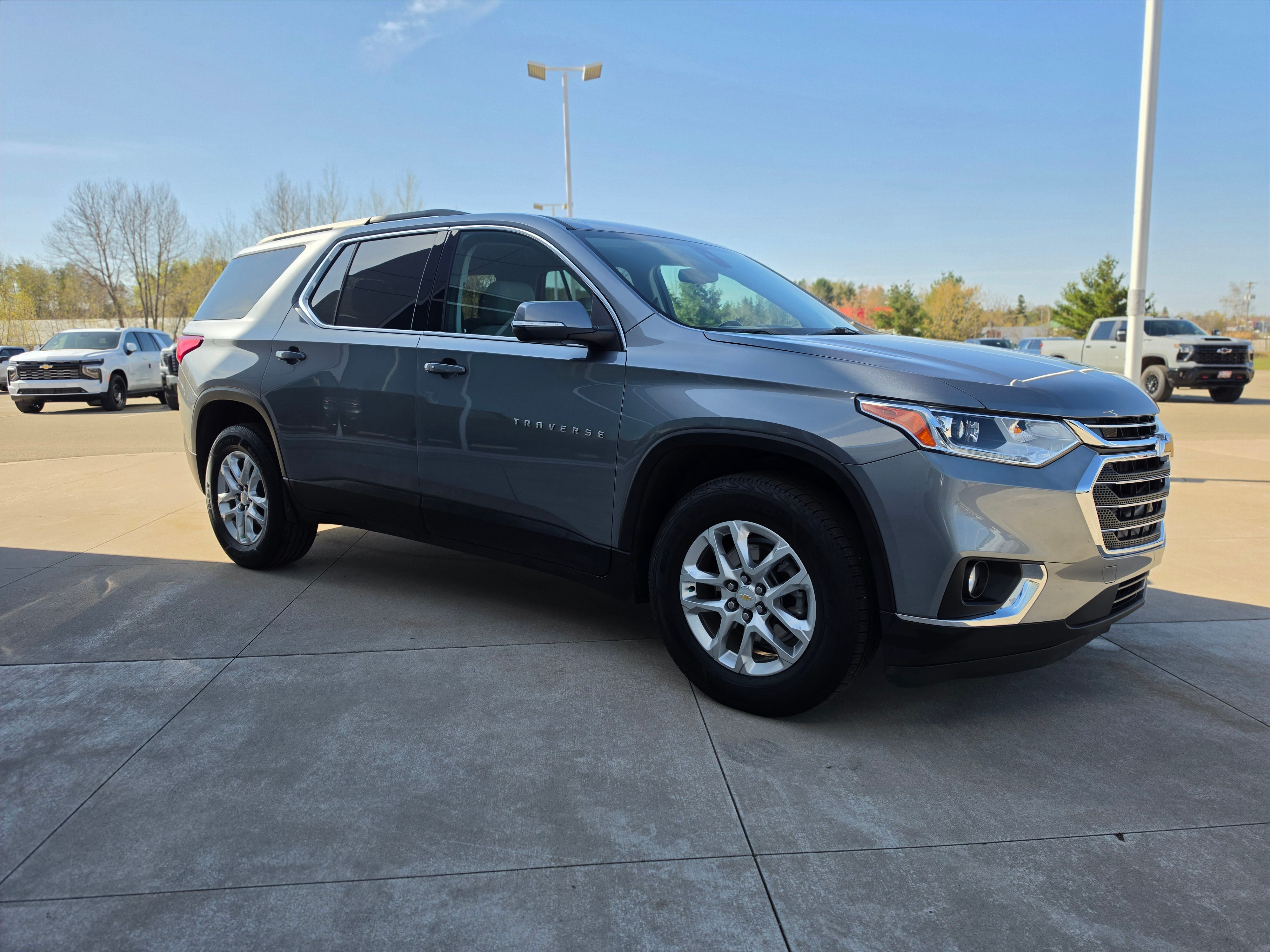 2021 Chevrolet Traverse LT Cloth