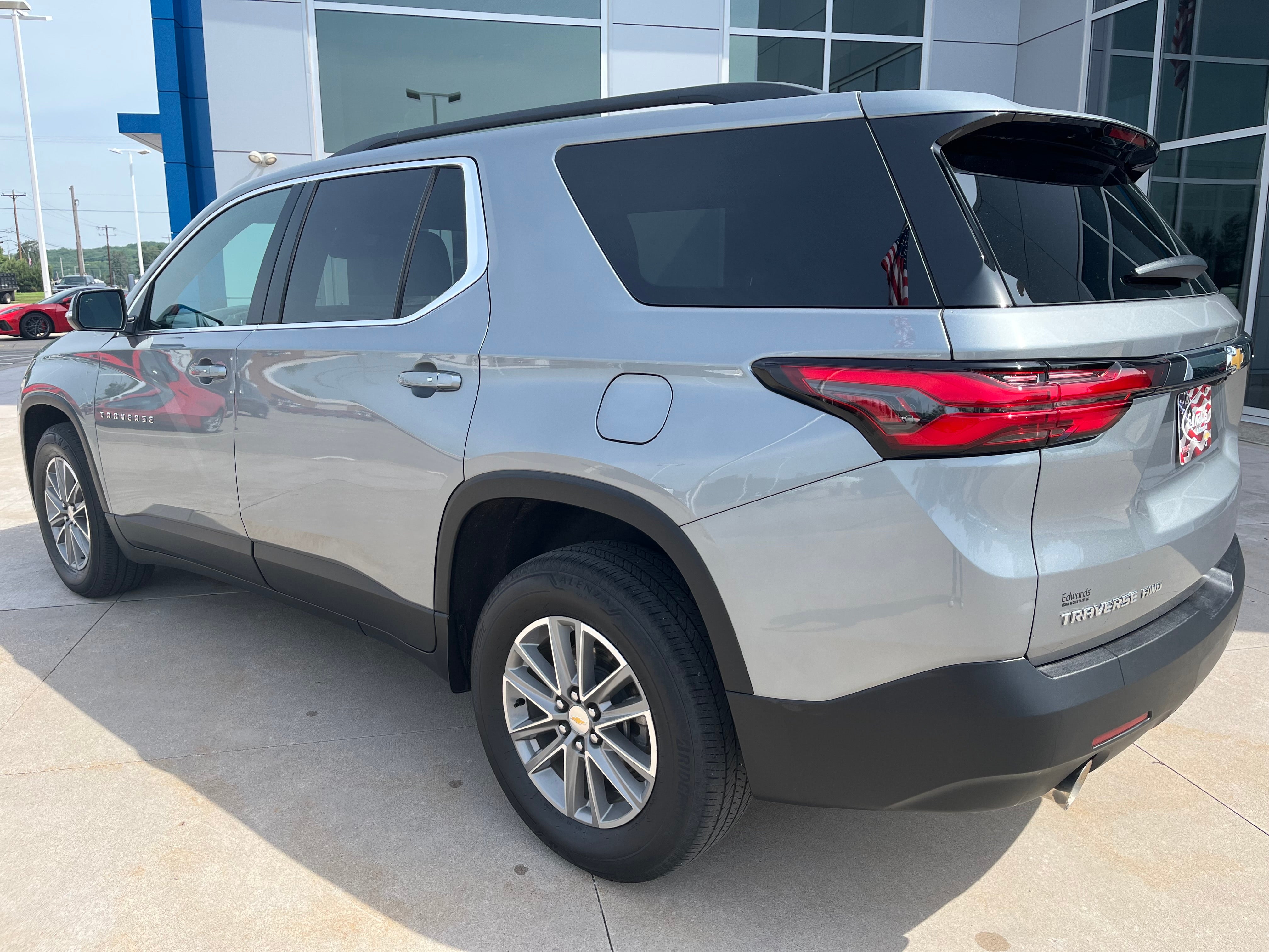 2023 Chevrolet Traverse LT Cloth