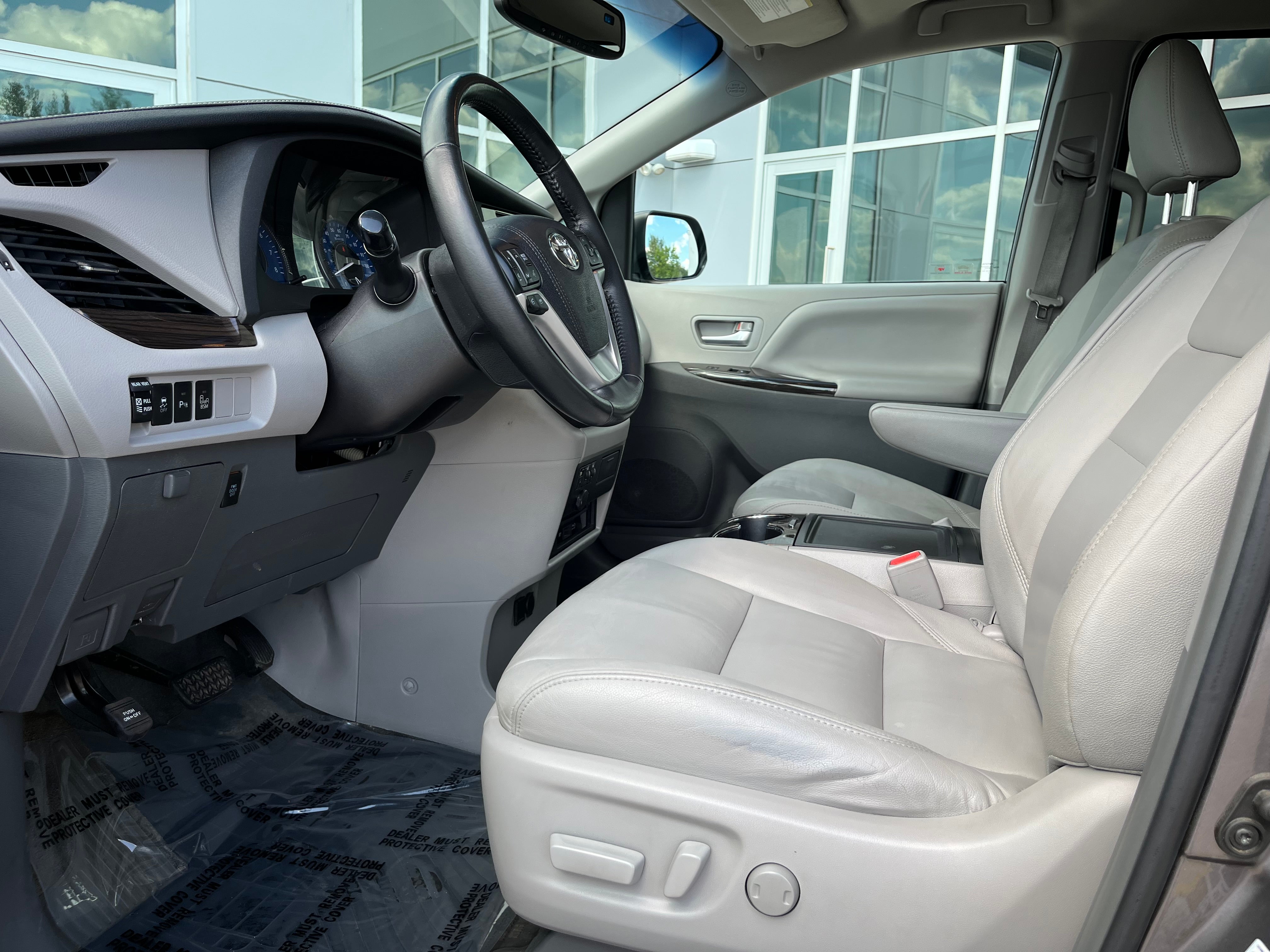 2016 Toyota Sienna XLE