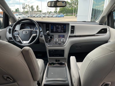 2016 Toyota Sienna XLE