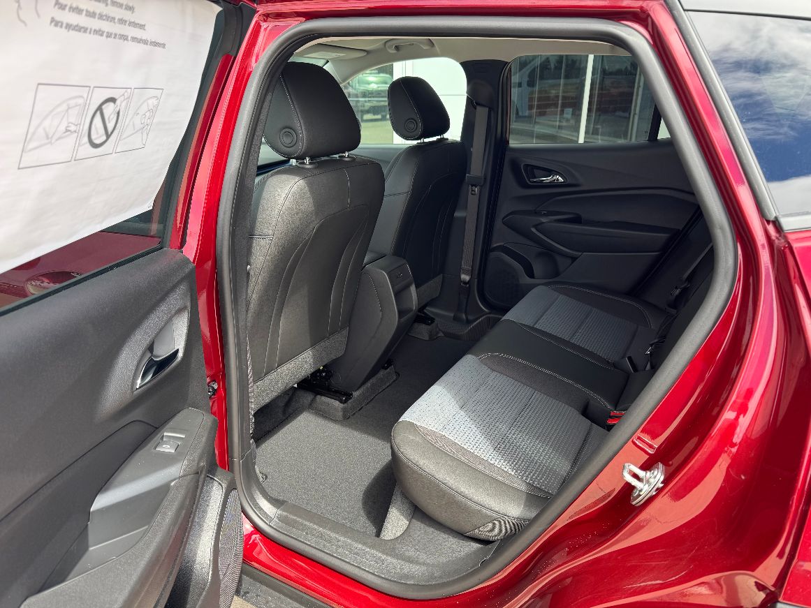 2025 Chevrolet Trax LT - Photo 10