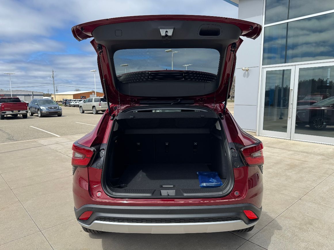 2025 Chevrolet Trax LT - Photo 12