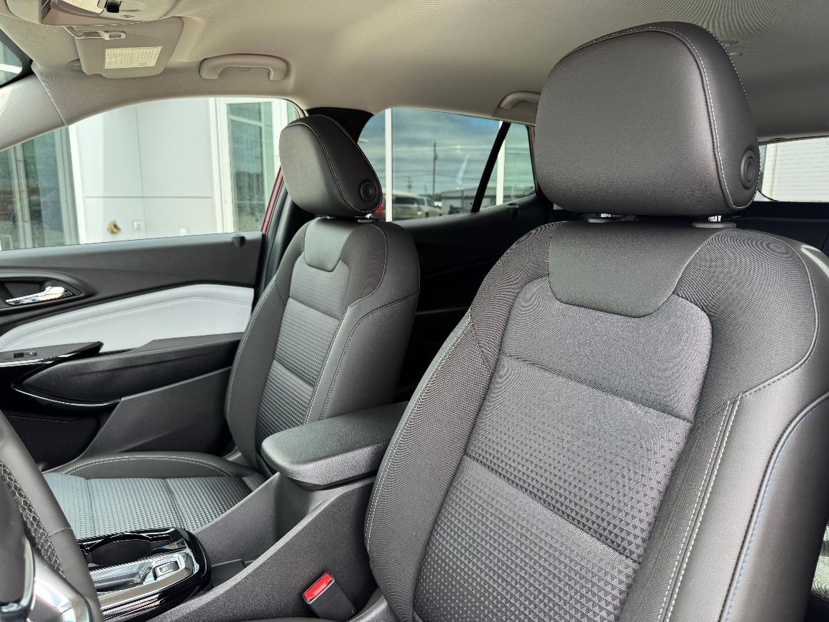 2025 Chevrolet Trax LT - Photo 9
