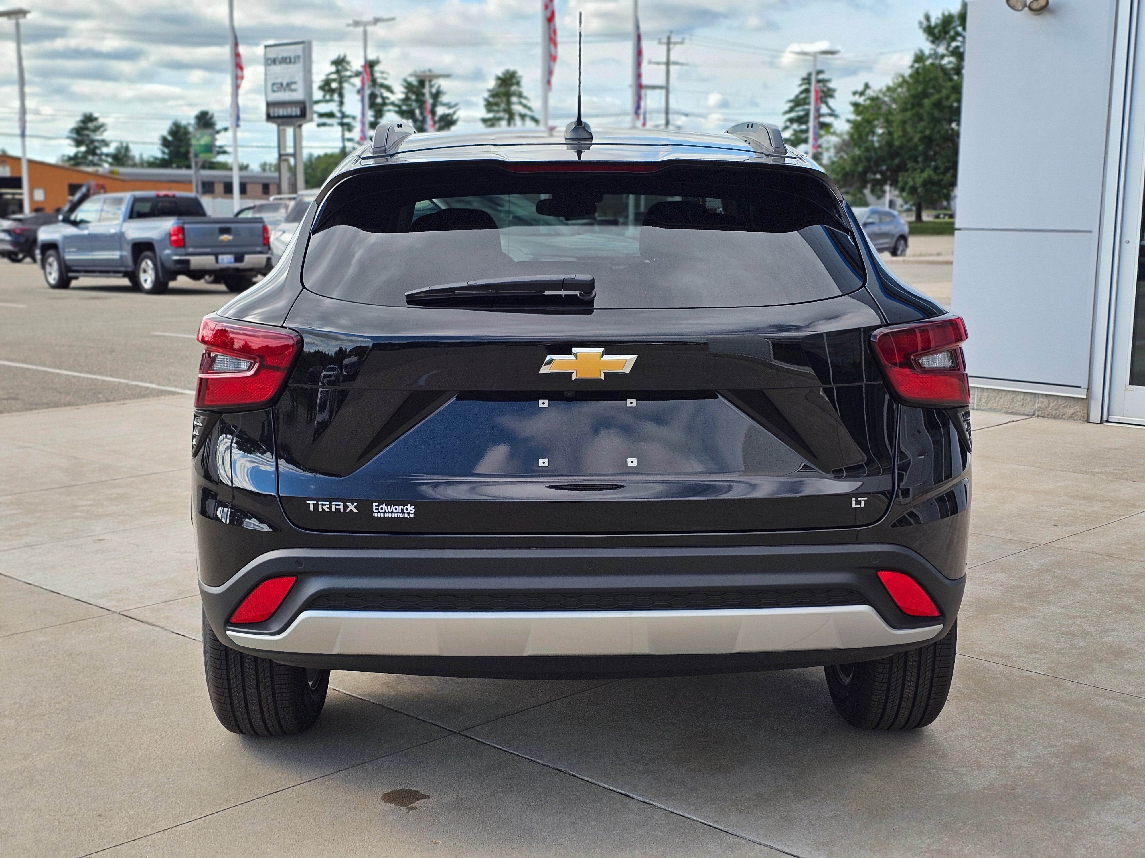 2025 Chevrolet Trax LT - Photo 13